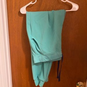 XL Surgical Green Set Rafaela Oversized Scrub Top & Zamora Joggers